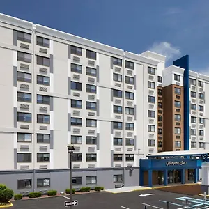 https://holiday-inn-newark-airport.us-newyorkcity.com